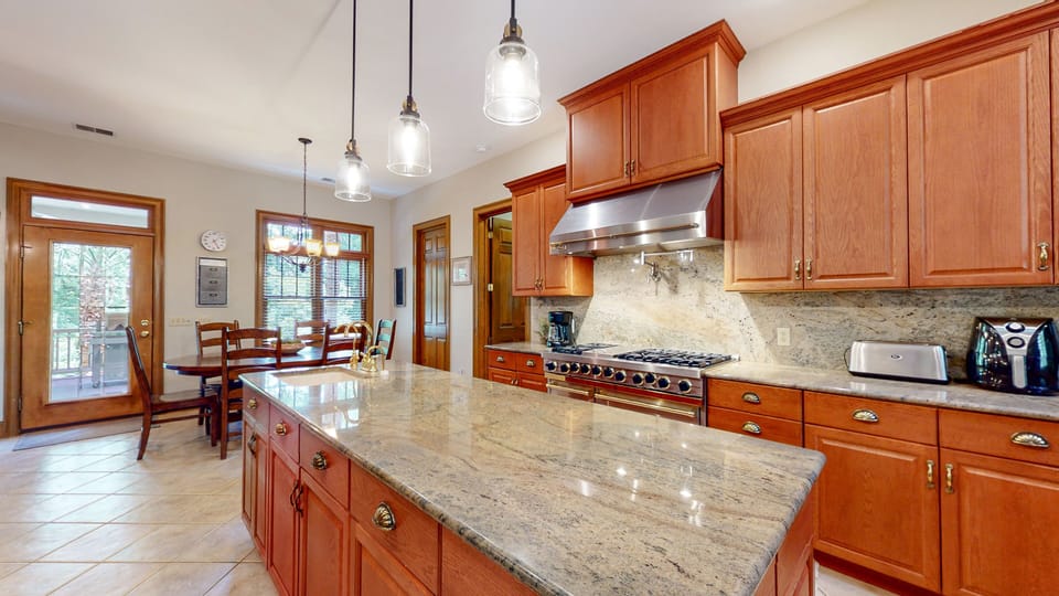 Kitchen with Gas Cooktop