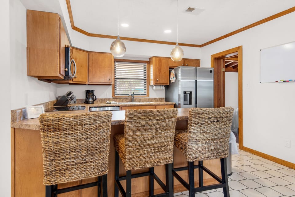 Eat-in bar seating