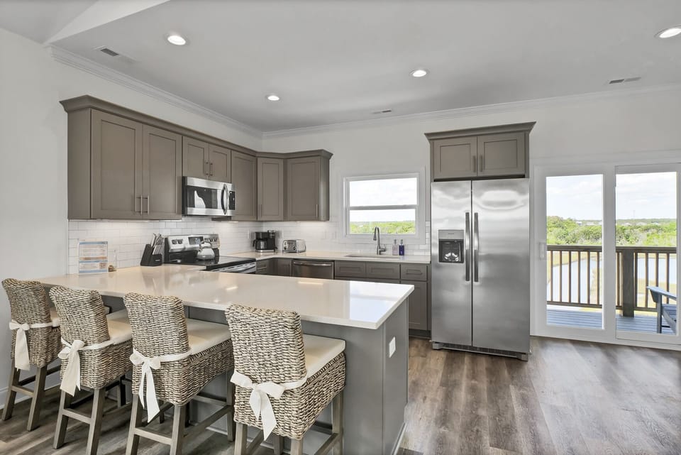 Well stocked kitchen to meet all your culinary needs