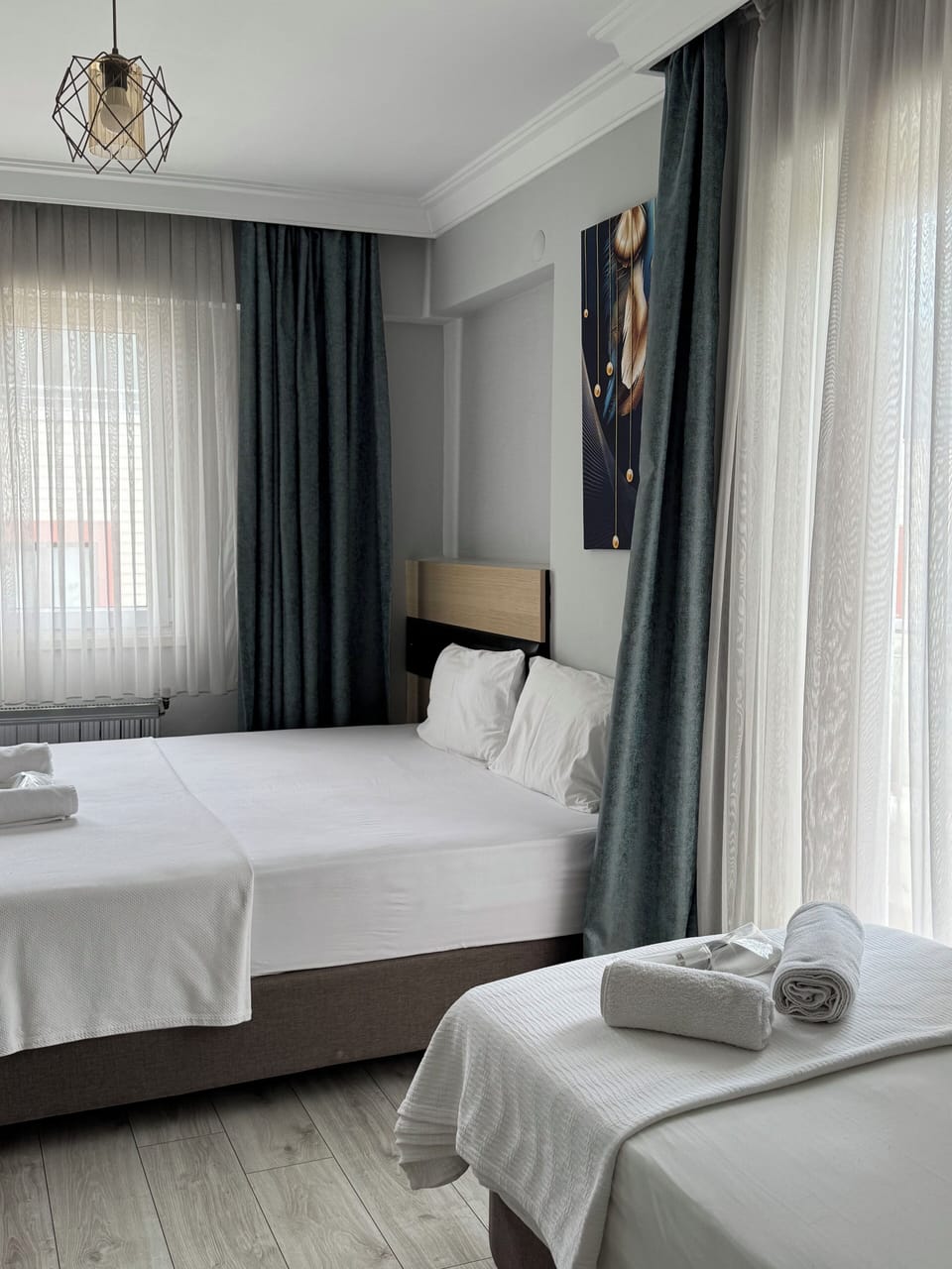 Select Comfort beds, desk, free WiFi, bed sheets