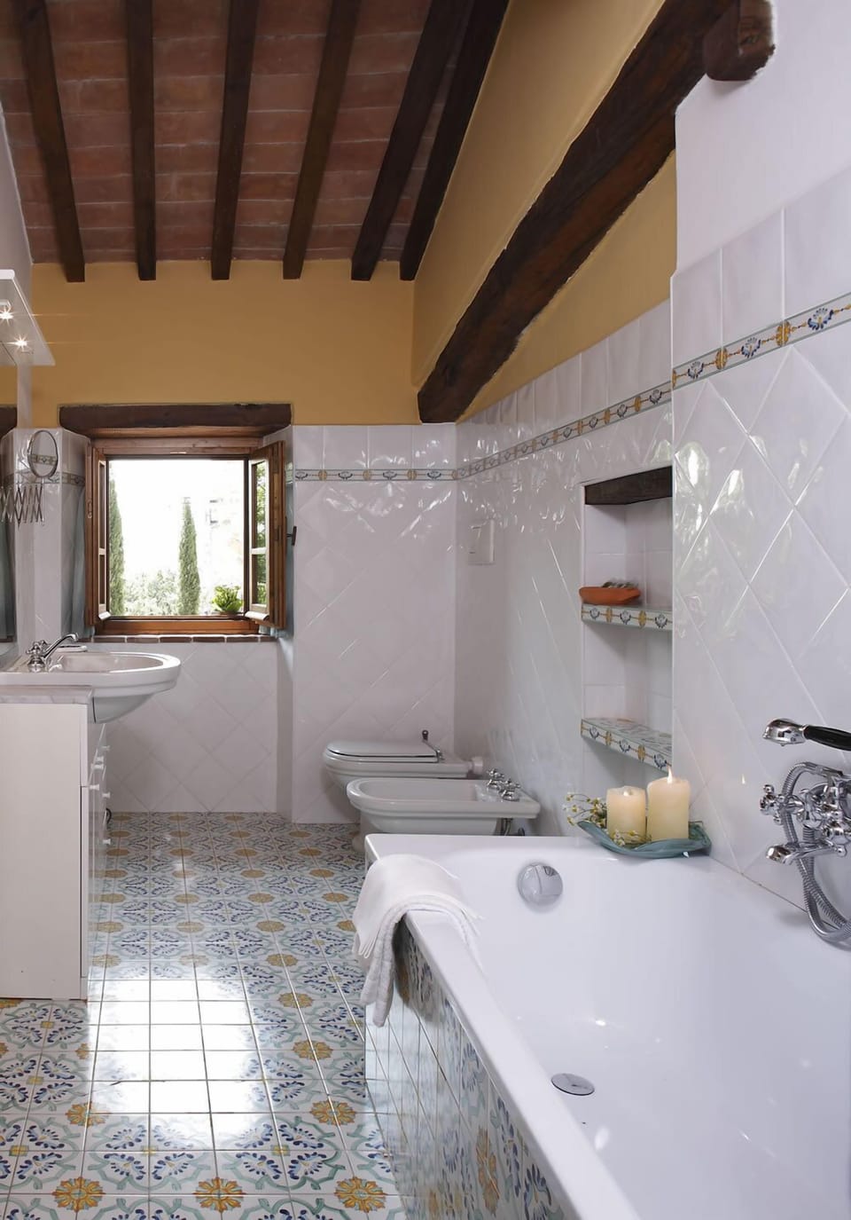 Villa | Bathroom | Free toiletries, hair dryer, bidet, towels