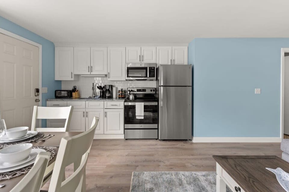Fully equipped open kitchen and living room (with sleeper sofa), strong WiFi and smart TV
