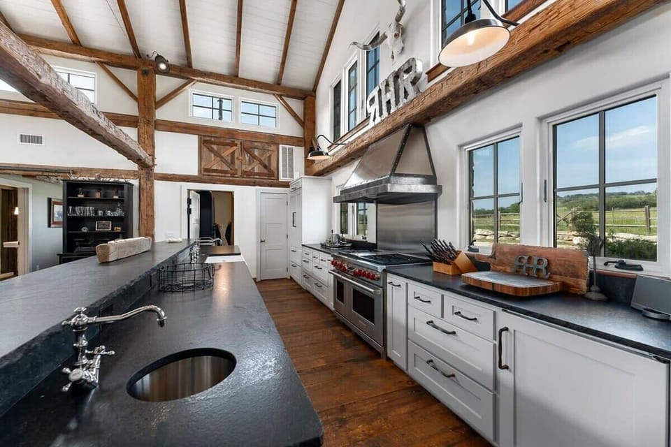 Full Kitchen 