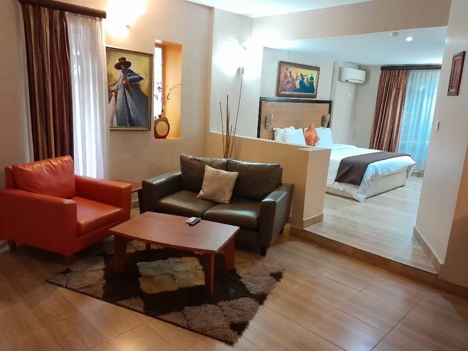 Deluxe Studio | Premium bedding, down comforters, pillowtop beds, minibar