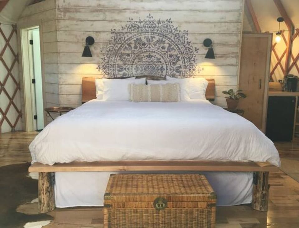 450sqft of living space: super comfy kingsize bed (+ 2 optional twin beds)