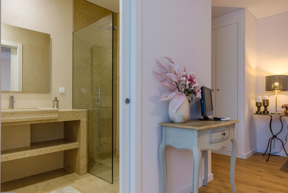 Family Room, 1 Queen Bed with Sofa bed, Refrigerator | Bathroom | Shower, rainfall showerhead, free toiletries, hair dryer