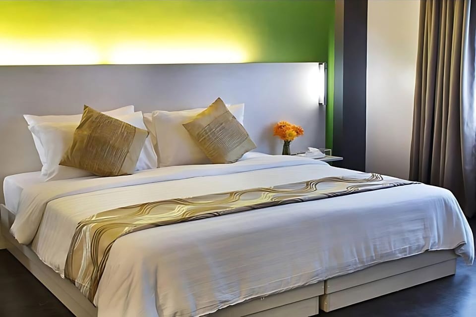 Deluxe Room | In-room safe, desk, free WiFi, bed sheets