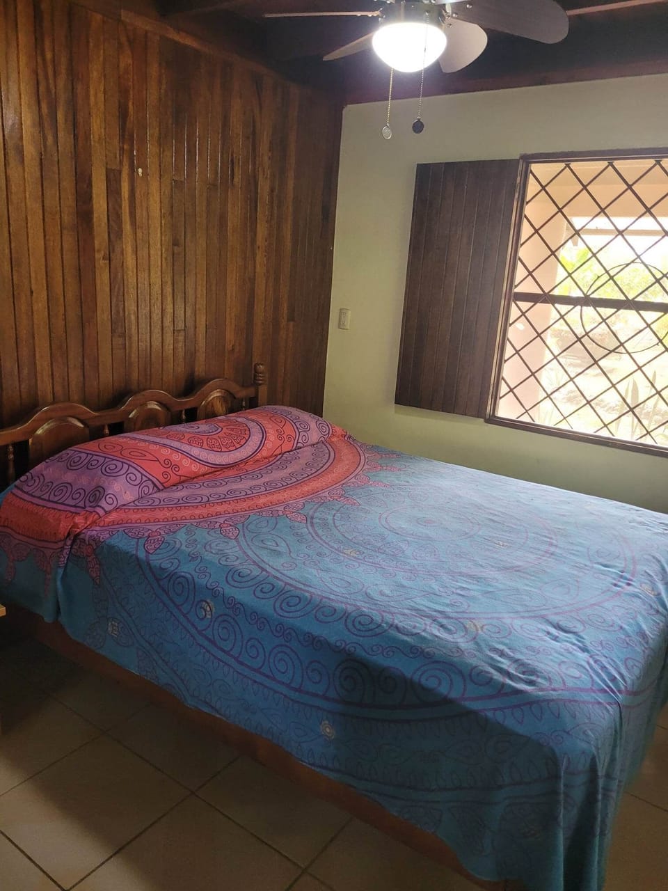 Downstairs bedroom, Queen bed