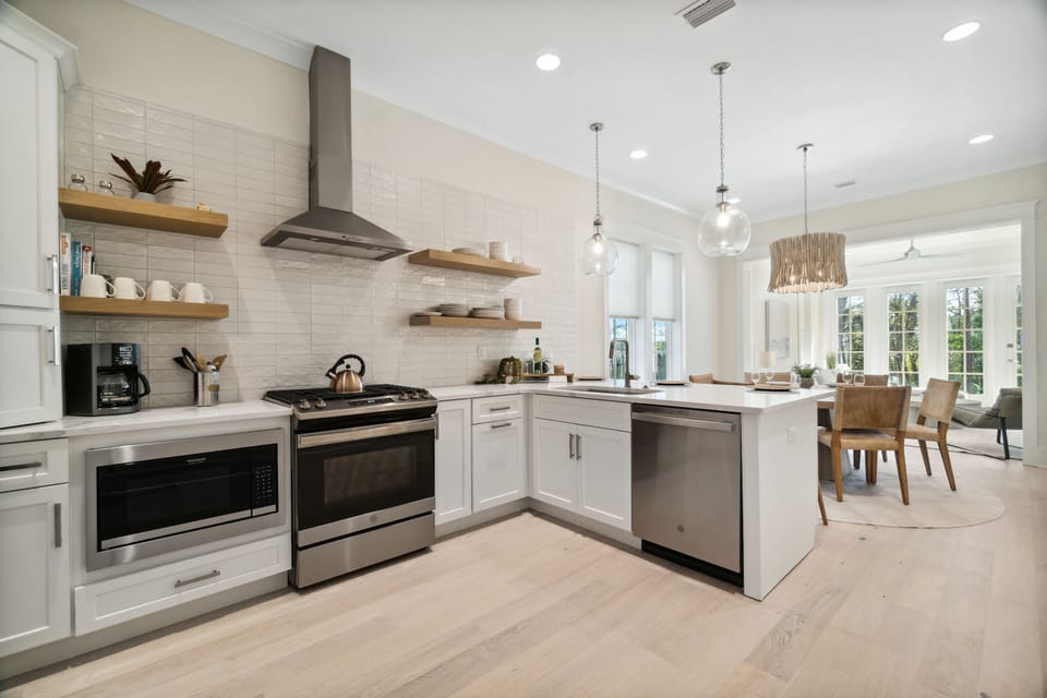 House | Private kitchen | Full-size fridge, microwave, oven, stovetop