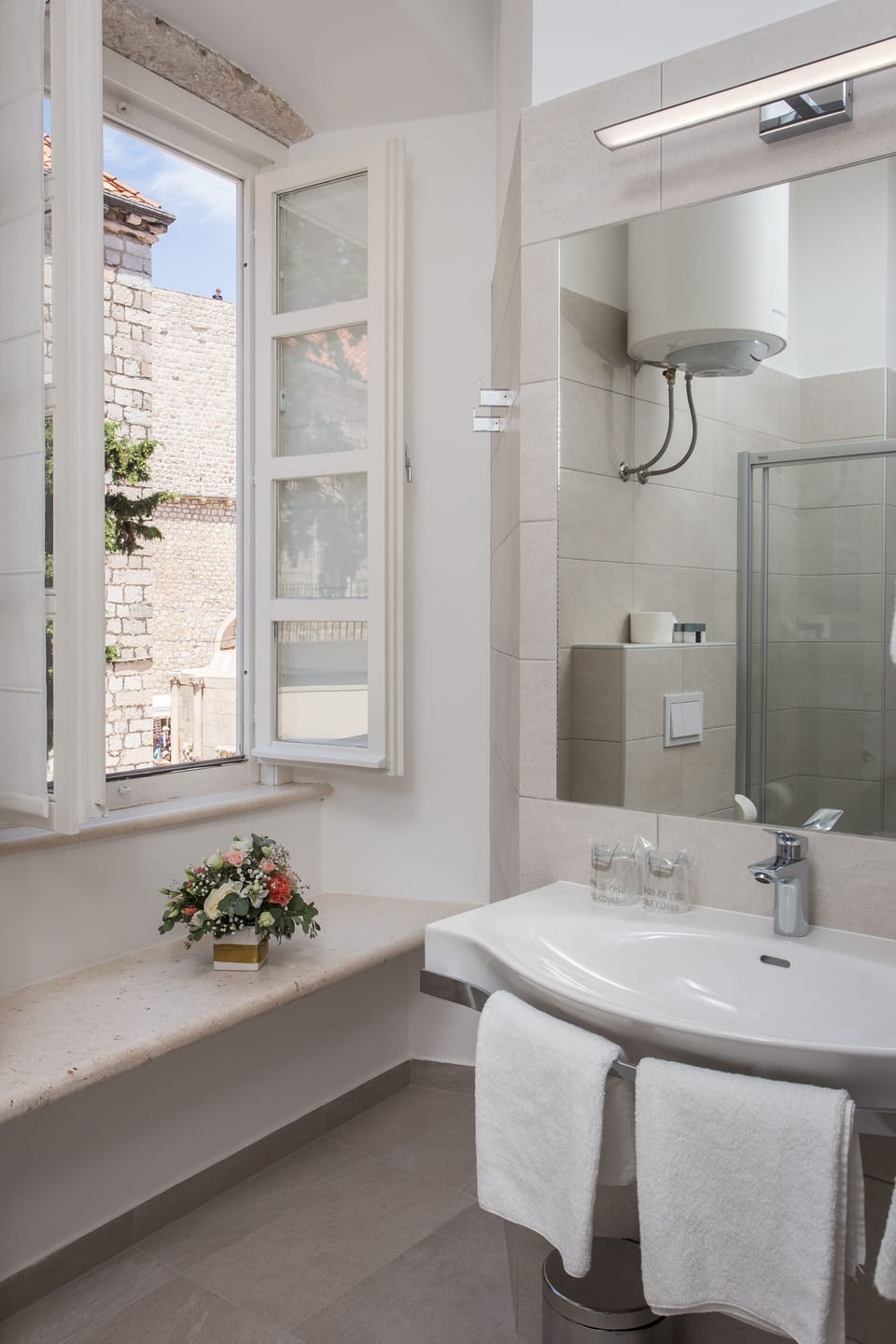 Classic Double Room | Bathroom | Towels