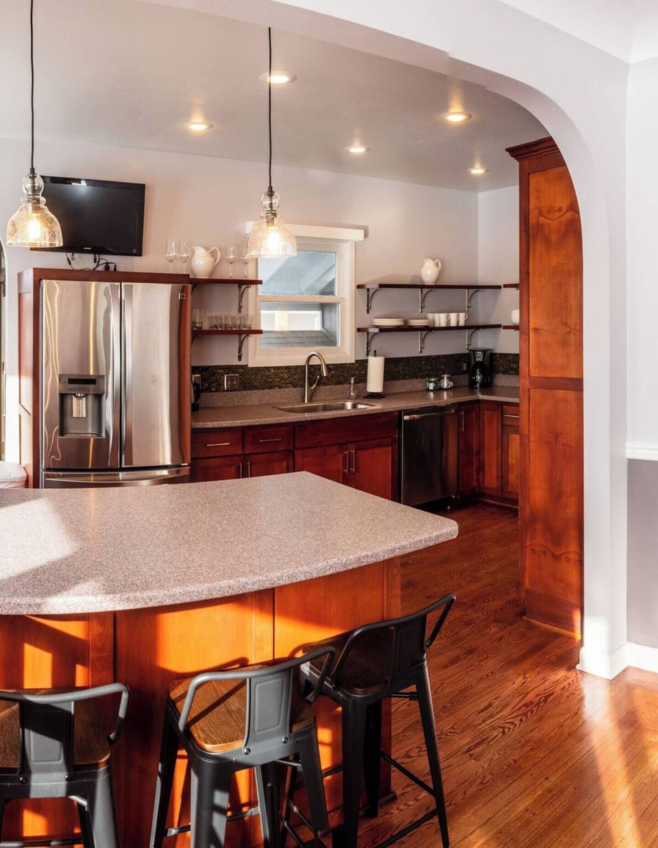 Breakfast bar and kitchen