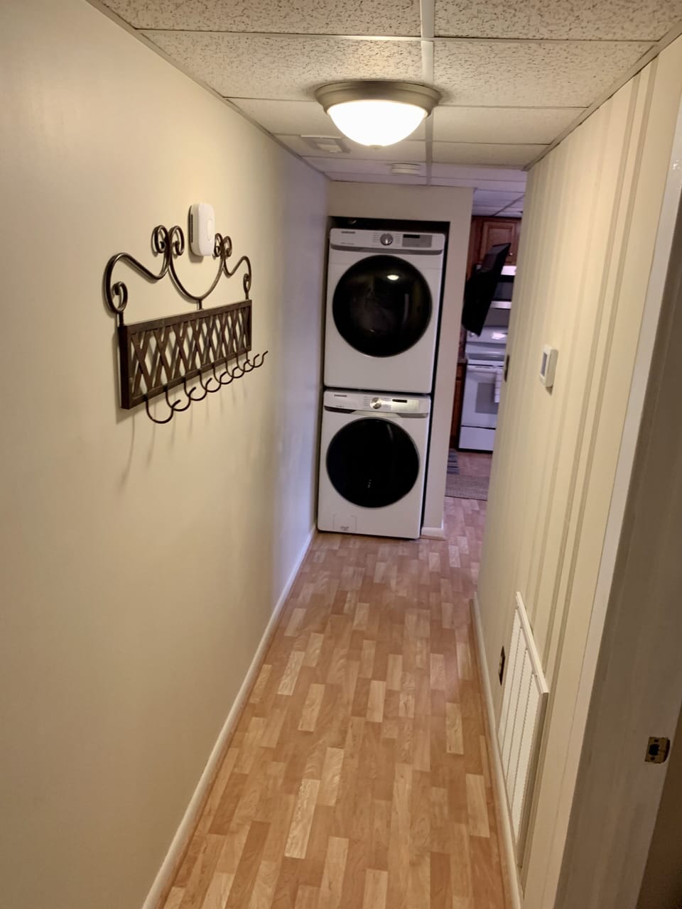 Samsung large capacity washer & dryer. Detergent provided. Shake sand out first!