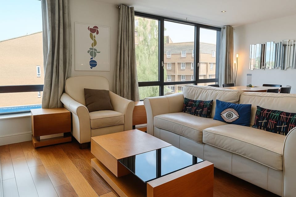 Deluxe Apartment | Living area | 38-inch flat-screen TV with satellite channels