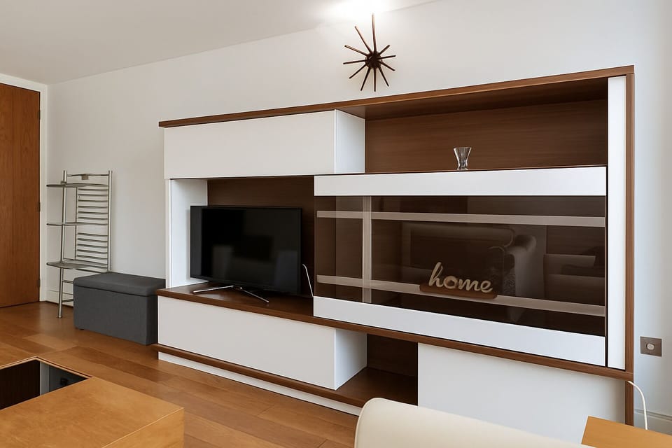 Deluxe Apartment | Living area | 38-inch flat-screen TV with satellite channels