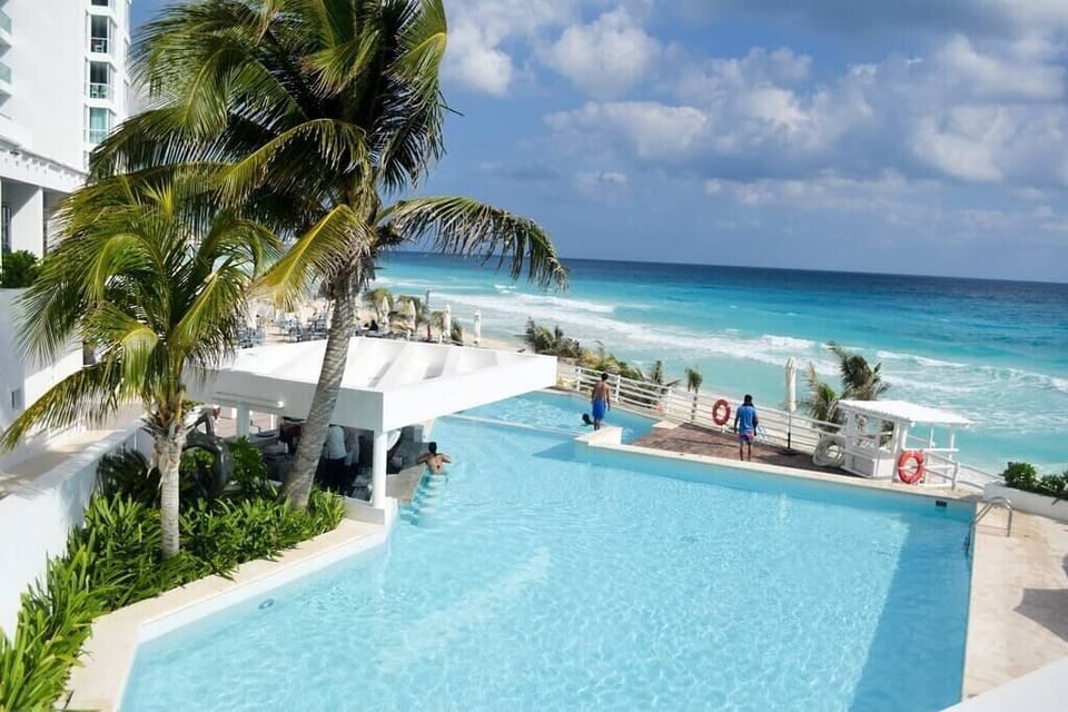 common areas (pool)