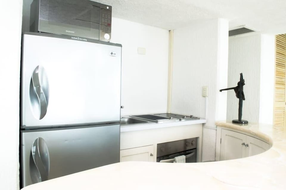 Kitchenette, microwave, fridge 