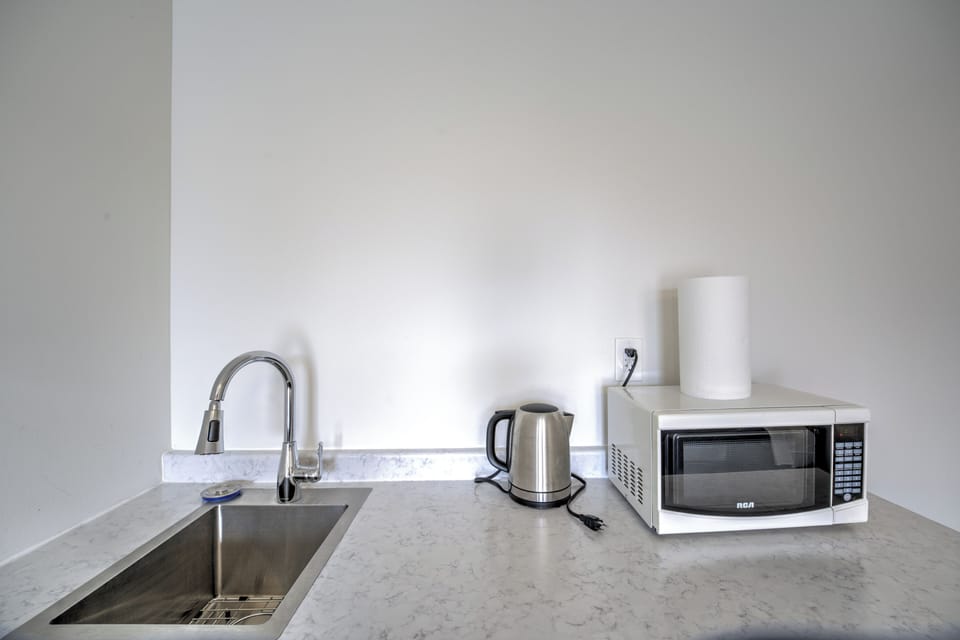Luxury Single Room, 1 Queen Bed | Private kitchen | Fridge, dining table