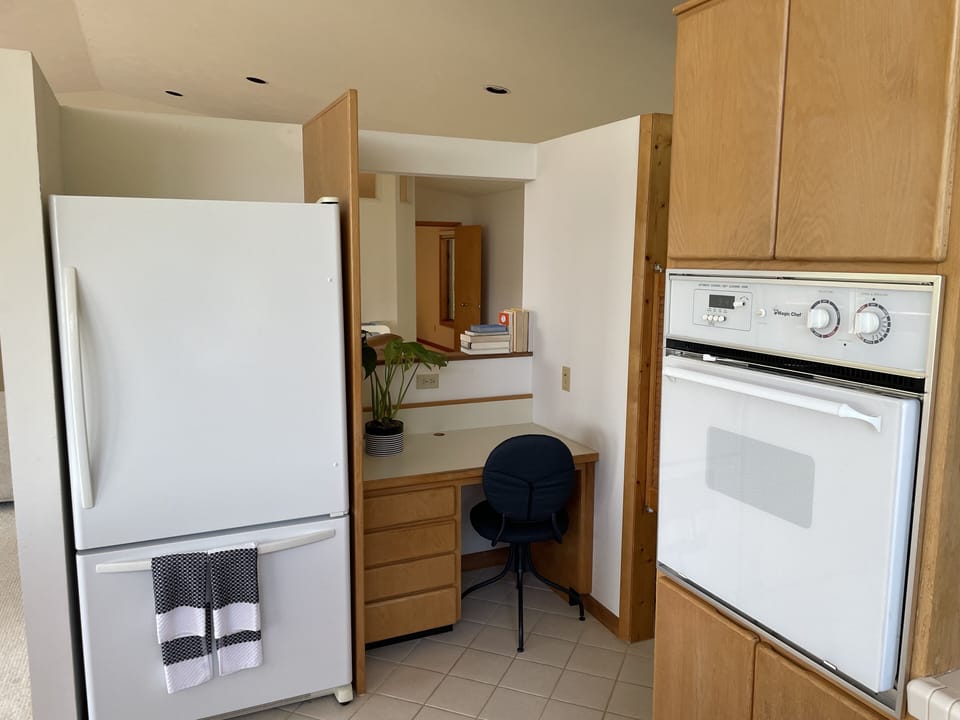 Auxiliary desk in kitchen area