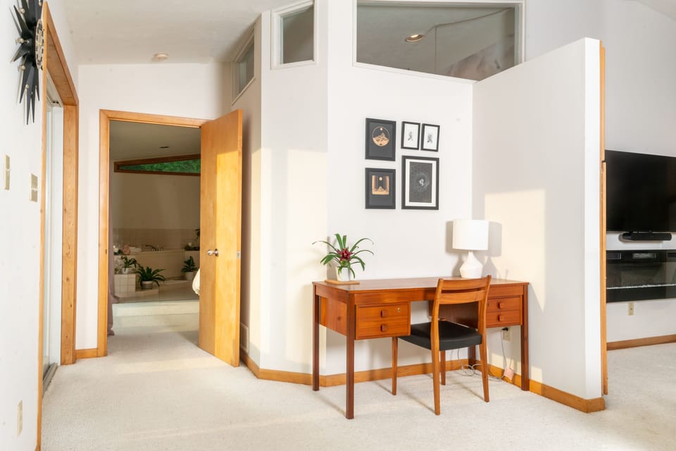Dedicated desk space to work from home