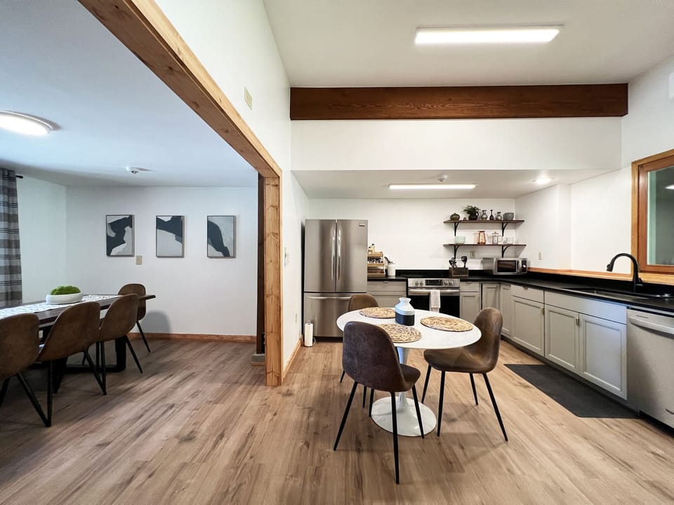 Huge Kitchen with Breakfast Table and Everything You Need!