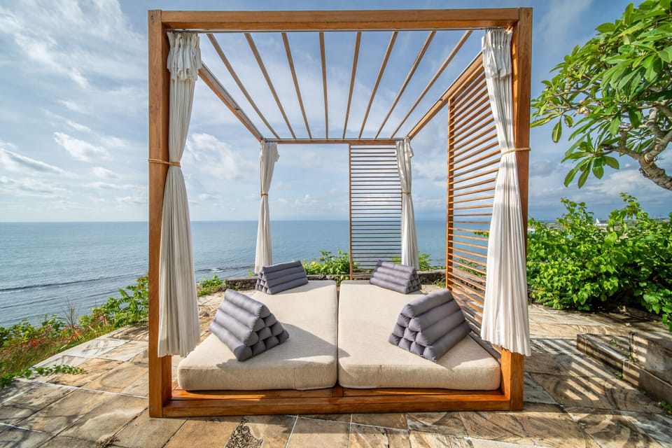 cliff side lounge