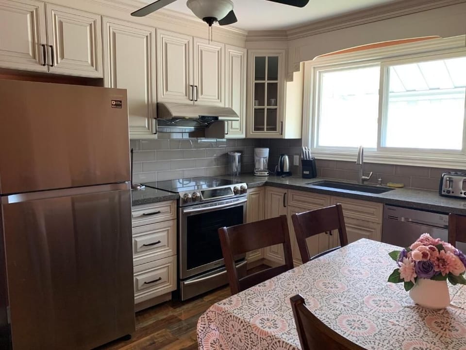 Family Apartment | Private kitchen | Stovetop