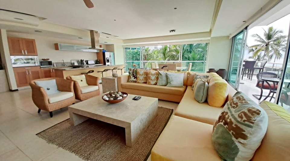 Luxury Condo | Living area