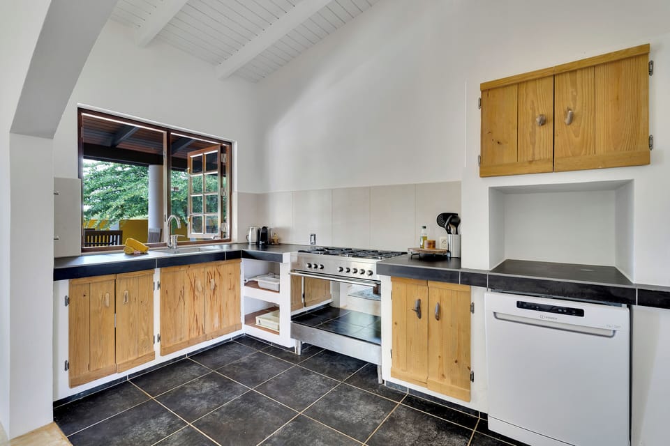 Deluxe Apartment, Garden View | Private kitchen | Mini-fridge, microwave, espresso maker, electric kettle