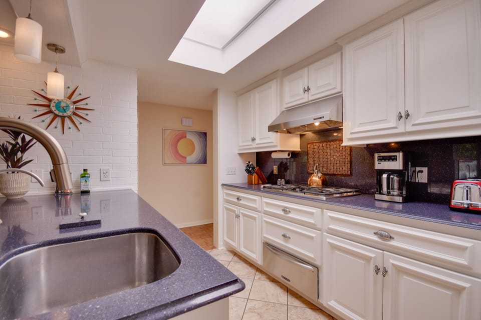 Kitchen | Blender | Crockpot | Coffee Maker & Grinder | Tea Kettle | Toaster
