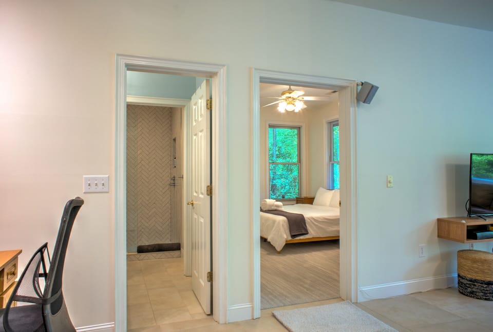 Primary Bedroom | King Bed | Main Floor