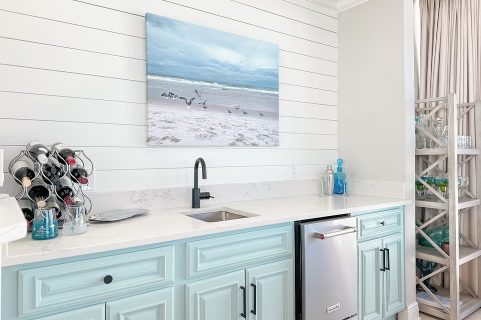 Wet bar with an ice maker!