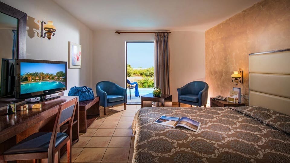In-room safe, free WiFi, bed sheets