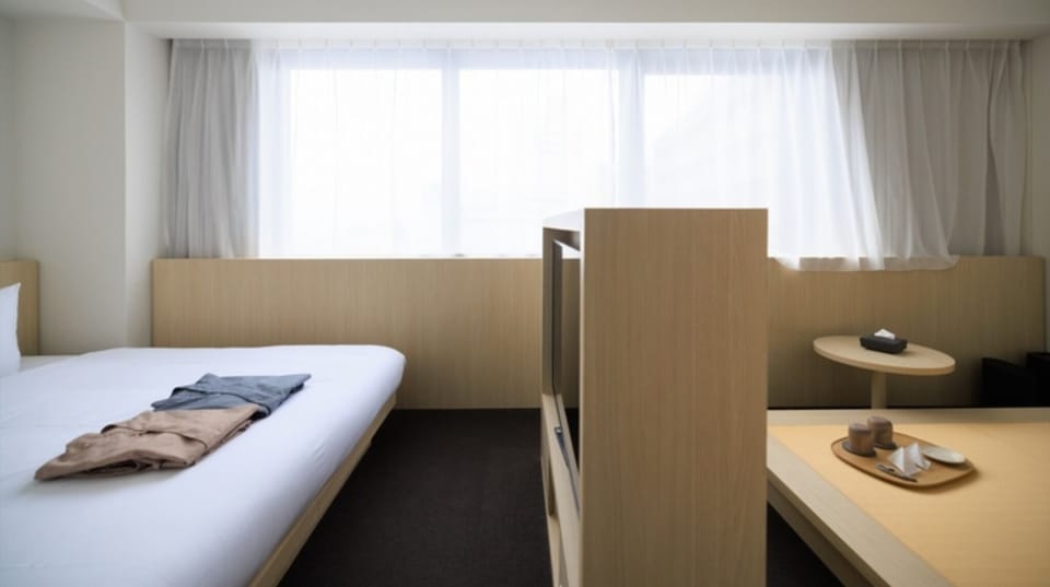 [Deluxe Corner King] 27㎡ / Bed width 1,800mm This room can be used by 1 to 2 people.