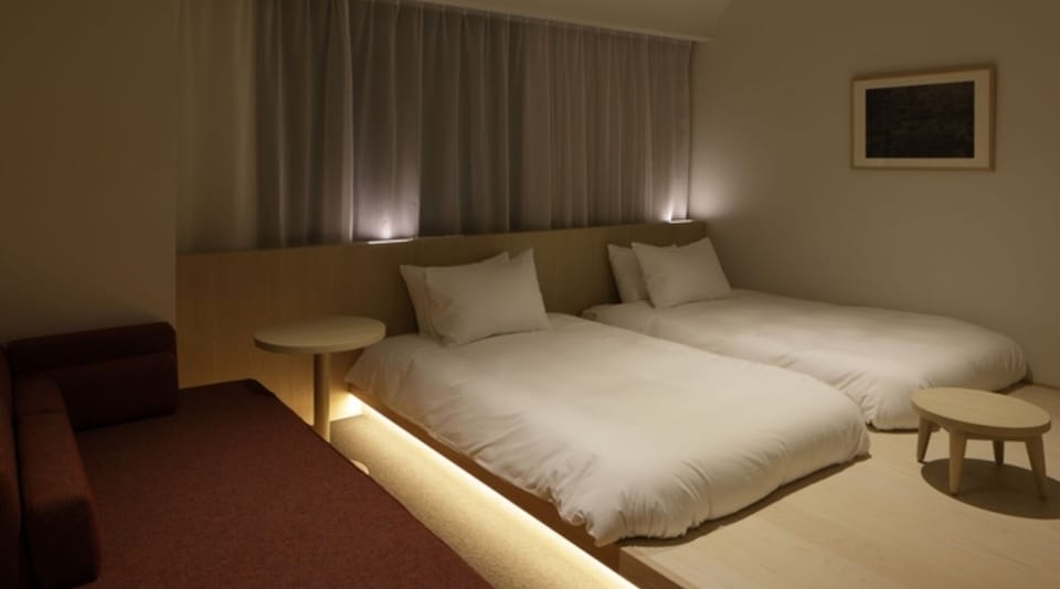 [Deluxe twin] 26㎡ / bed width 1,100mm + sofa bed This room can be used by 1 to 3 people. *For a reservation for 3 adults, 2 regular beds (width 1,100 mm) + 1 sofa bed (width 1,000 mm) will be provided.