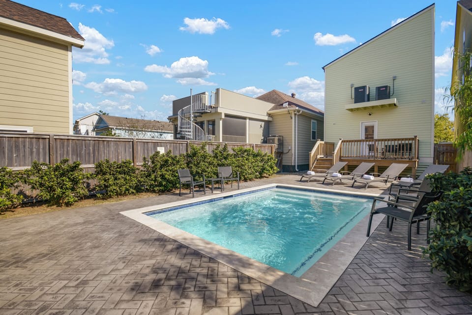 Pool- heated, spacious, ample seating, towels provided, year round access