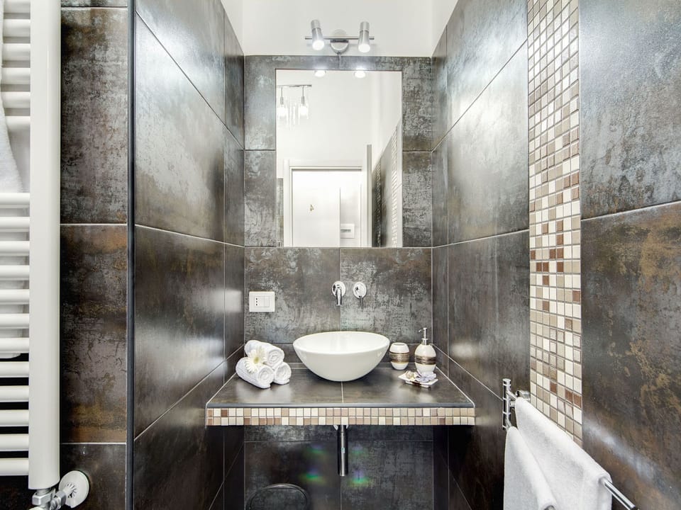 Double Room | Bathroom sink