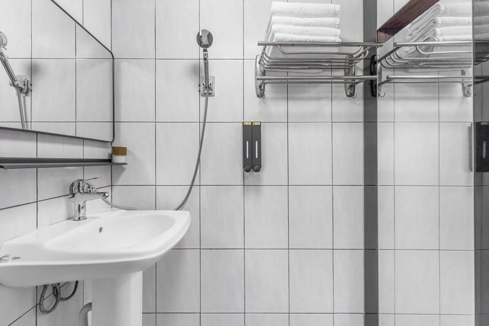 Deluxe Sea View Quadruple Room | Bathroom | Shower, hair dryer, slippers, towels