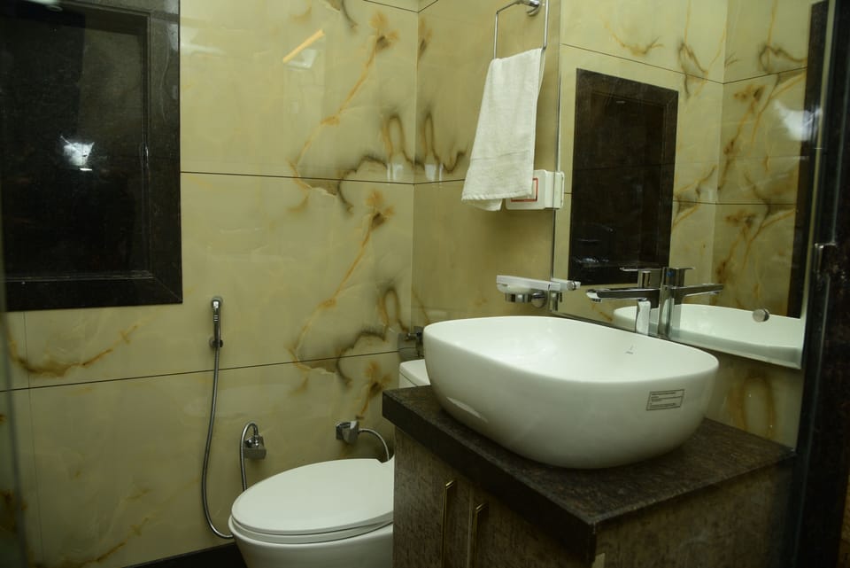 Deluxe Room | Bathroom