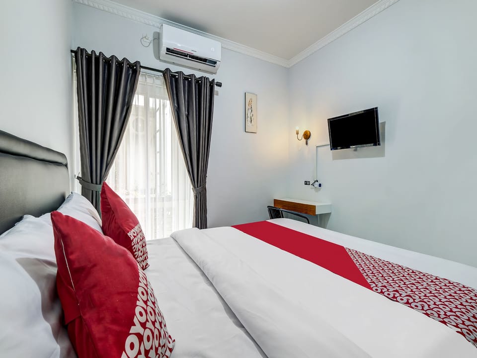 Standard Double Room | Desk, free WiFi, bed sheets