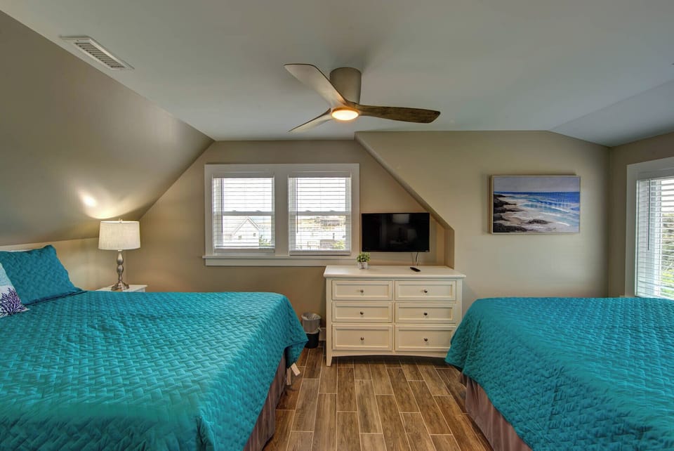 Upstairs Bedroom 2