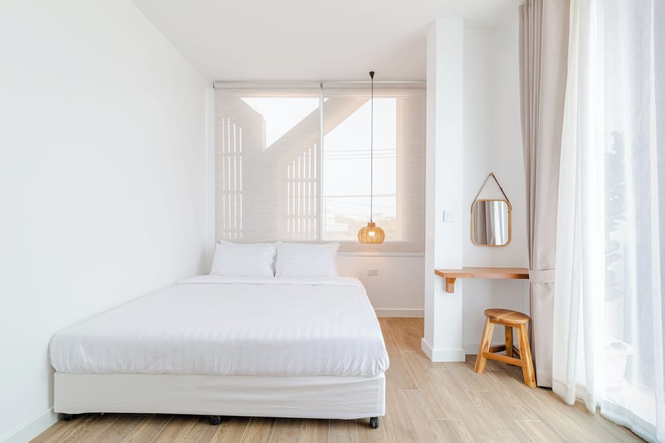 Deluxe Room, 1 King Bed, Non Smoking, Balcony | Premium bedding, down comforters, desk, blackout drapes