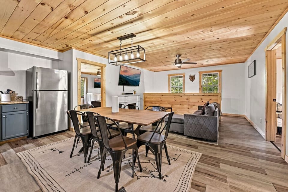 Beautifully designed open floorplan living area.