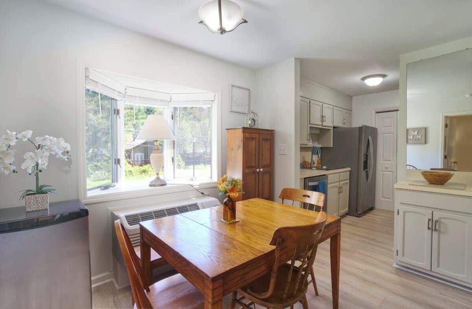 Dining area for 4
