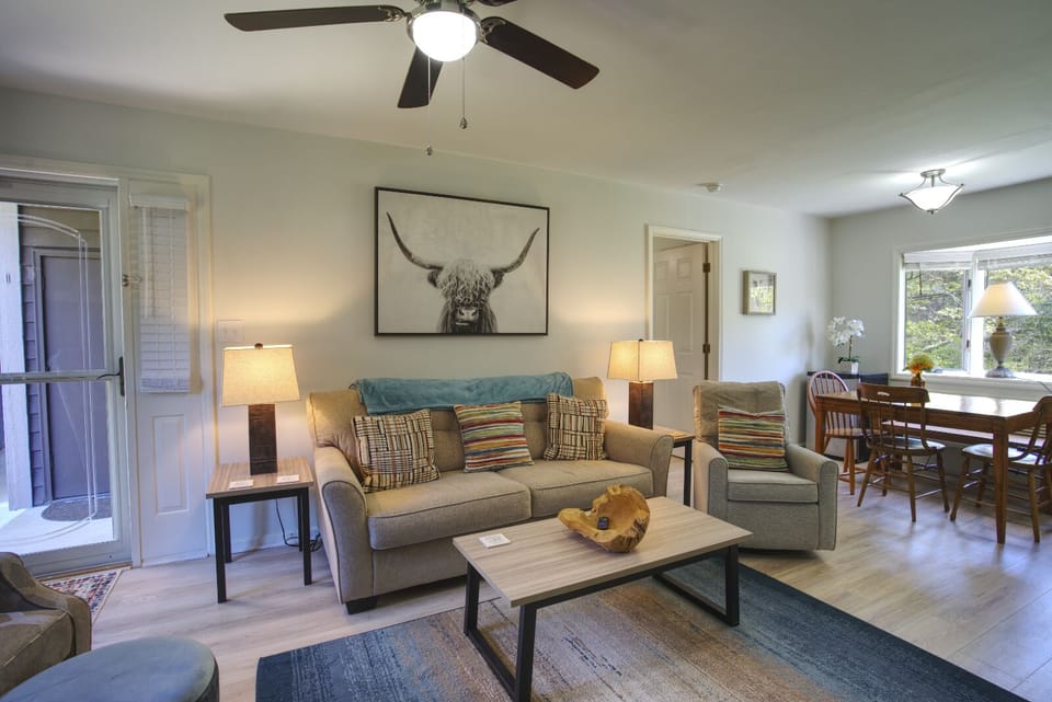 Cozy Condo a Short Walk from Downtown Blowing Rock