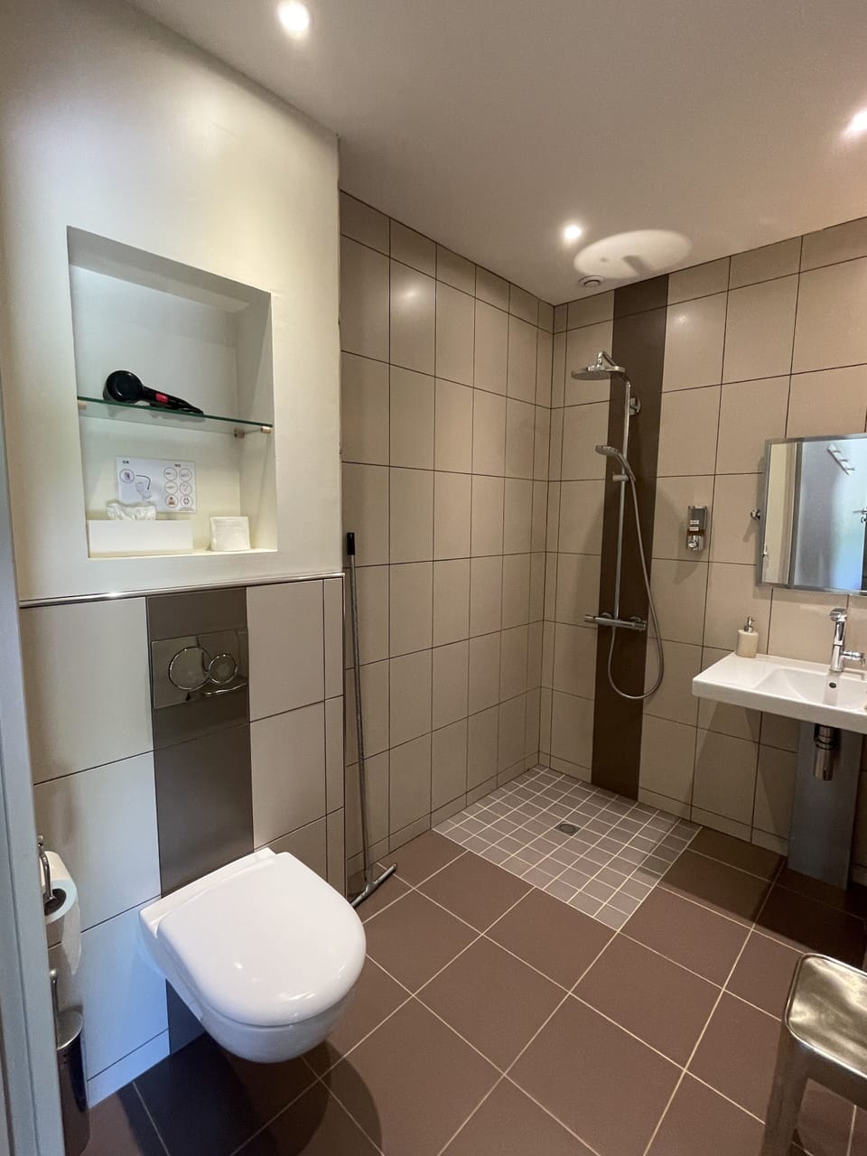 Basic Triple Room | Bathroom | Hair dryer