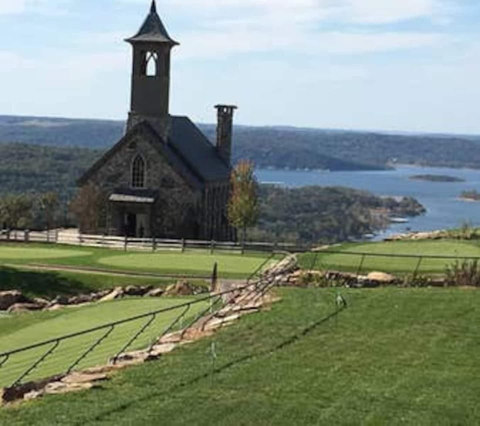 This fairytale-like three-story chapel is set against the backdrop of the captivating Table Rock Lake.