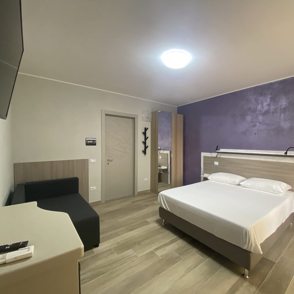 Deluxe Room, 1 Double Bed with Sofa bed, Terrace | Premium bedding, down comforters, pillowtop beds, desk
