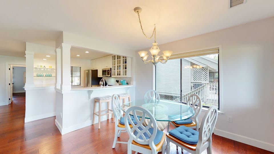 Dining Room and Countertop Seating