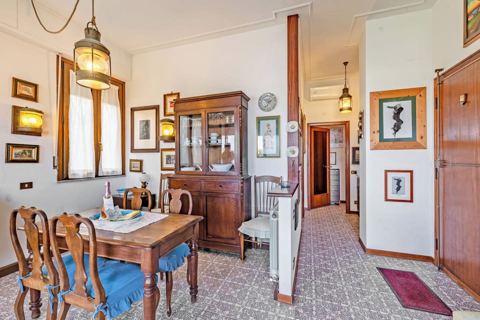 Family Apartment, 2 Bedrooms, Microwave (Annamaria's House Beachfront) | Interior