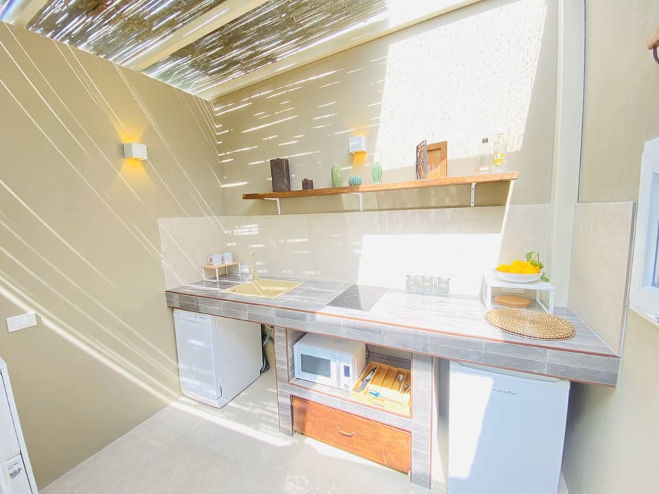 Premium Suite | Private kitchen | Full-size fridge, stovetop, espresso maker